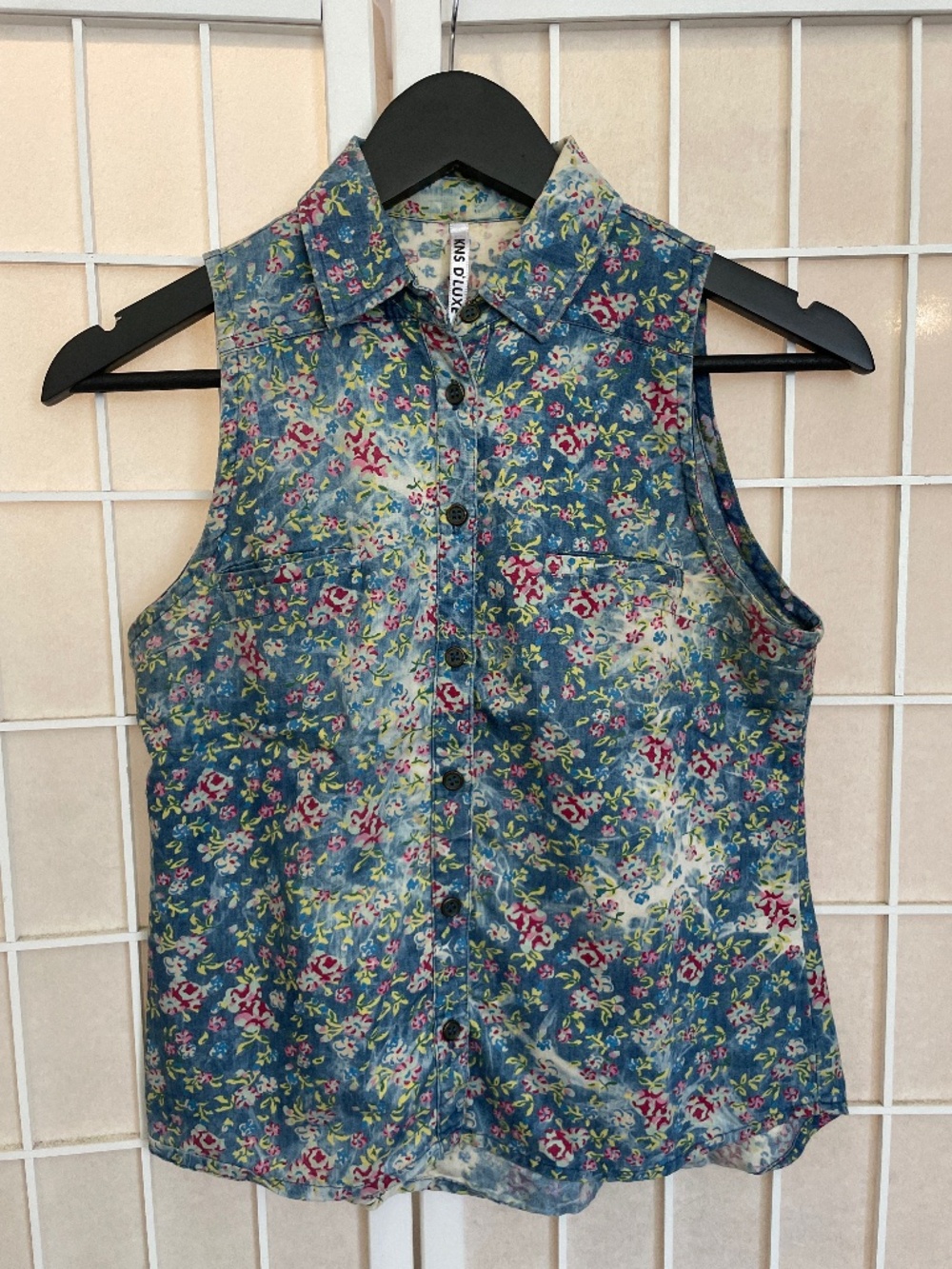 Denim-like Light Button Down Blouse Vest Sleeveless Floral Design Small